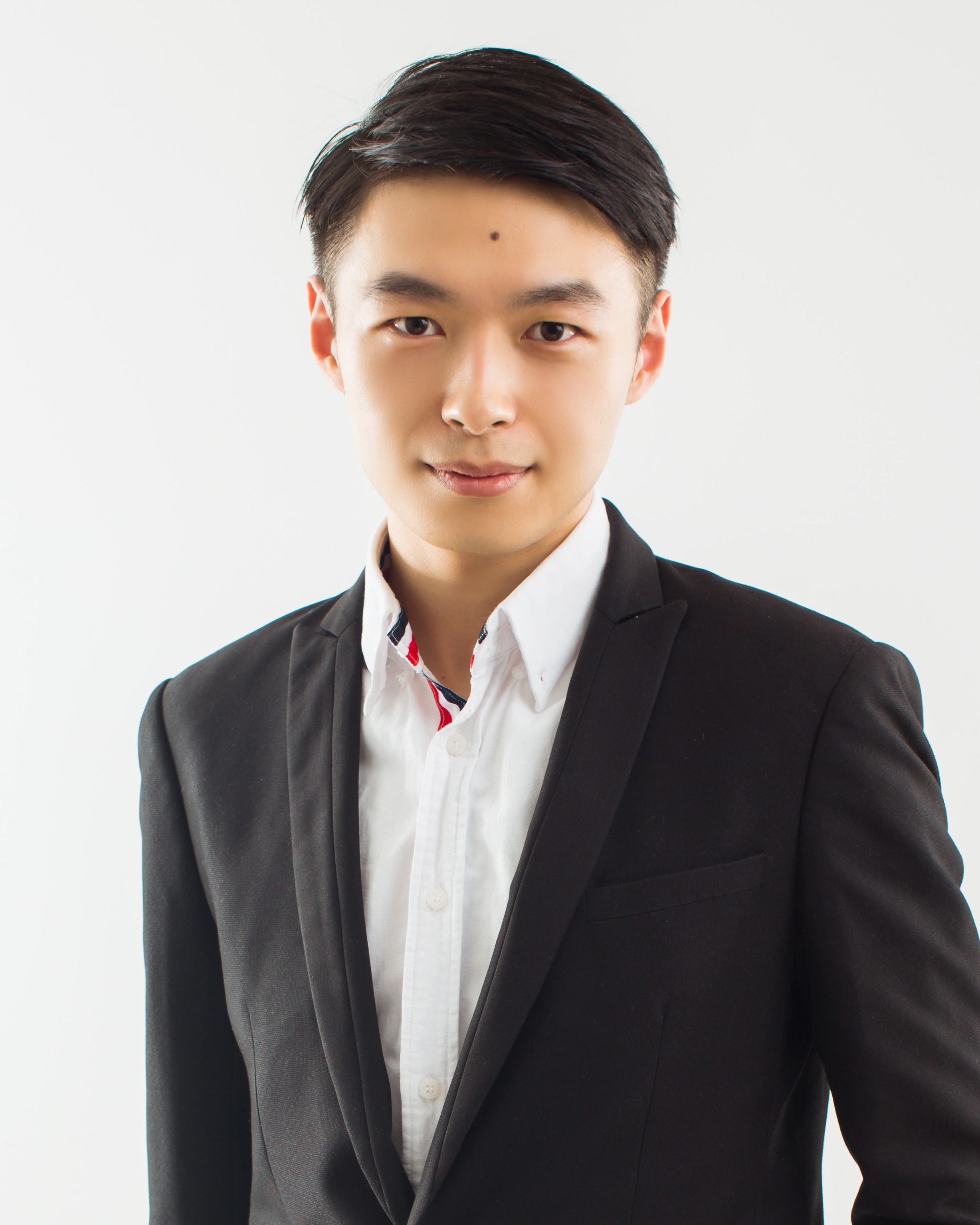 Weining Ai's headshot