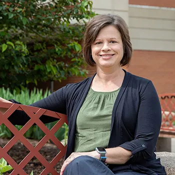 Kelly Bender's headshot