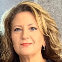 Sandra Collins's headshot