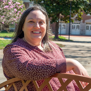 Bobbi Knapp's headshot
