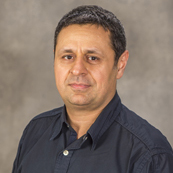 Arash Komaee's headshot