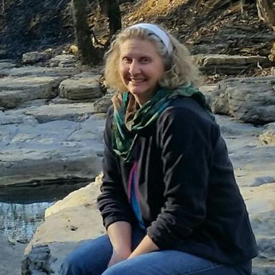 Laura Thomas's headshot